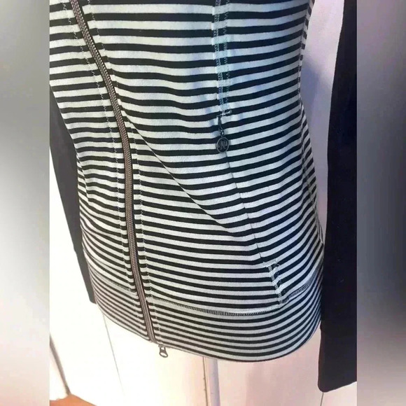Lululemon Daily Yoga Jacket Sz 4 - Picture 6 of 8